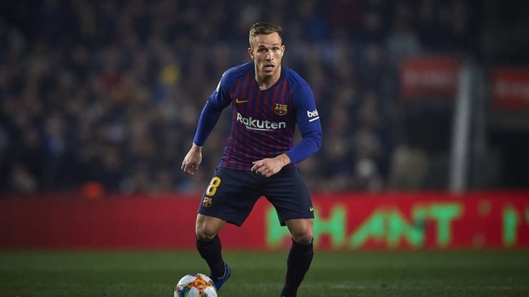 Артур не мисли да напуска Барселона width=