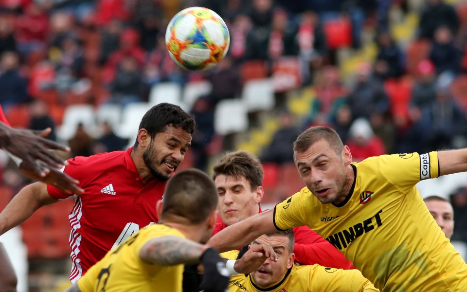 Ботев и ЦСКА не си вкараха гол и запазиха интригата за реванша