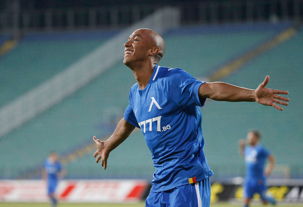 Левски започва с намалянето на заплатите