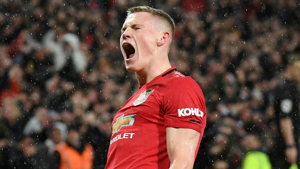 Манчестър Юнайтед преподписа с Мактоминей