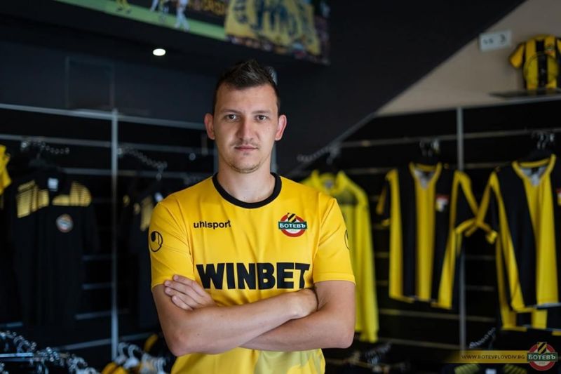 Караславов: Има оферта за Неделев от Турция, но решението си е негово