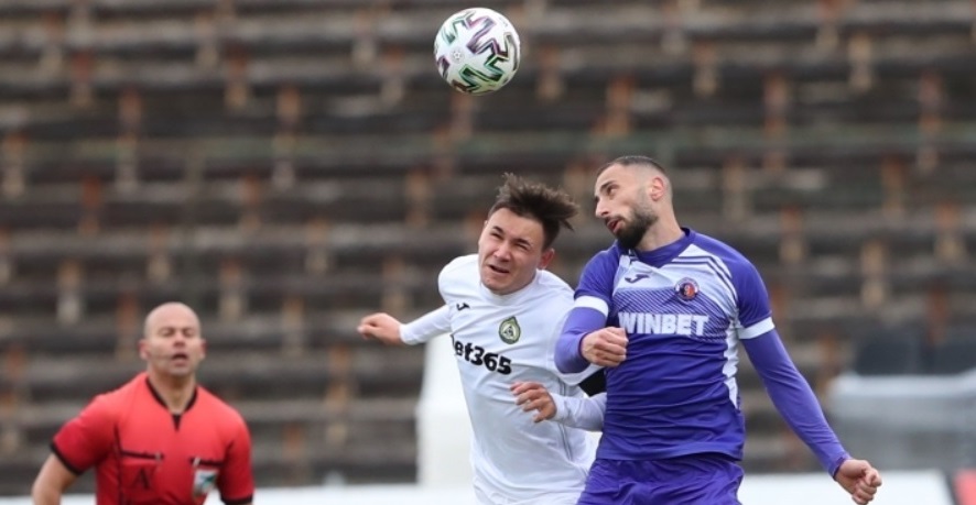 Славия и Етър се занулиха в дебюта на Томаш при “болярите”