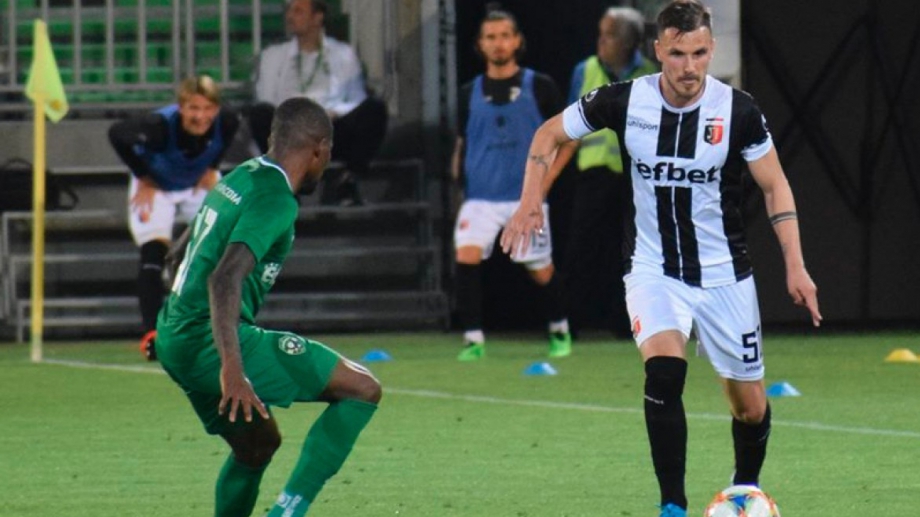 Локомотив Пловдив се разделя със сърбин и швейцарец