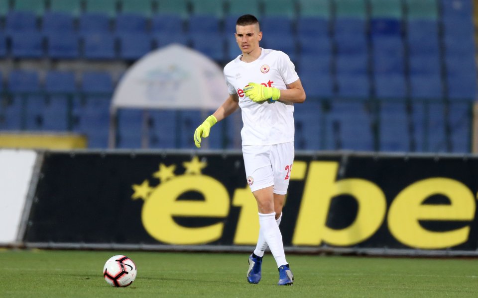 Ясен Петров вика вратар на ЦСКА 1948 в националния отбор width=