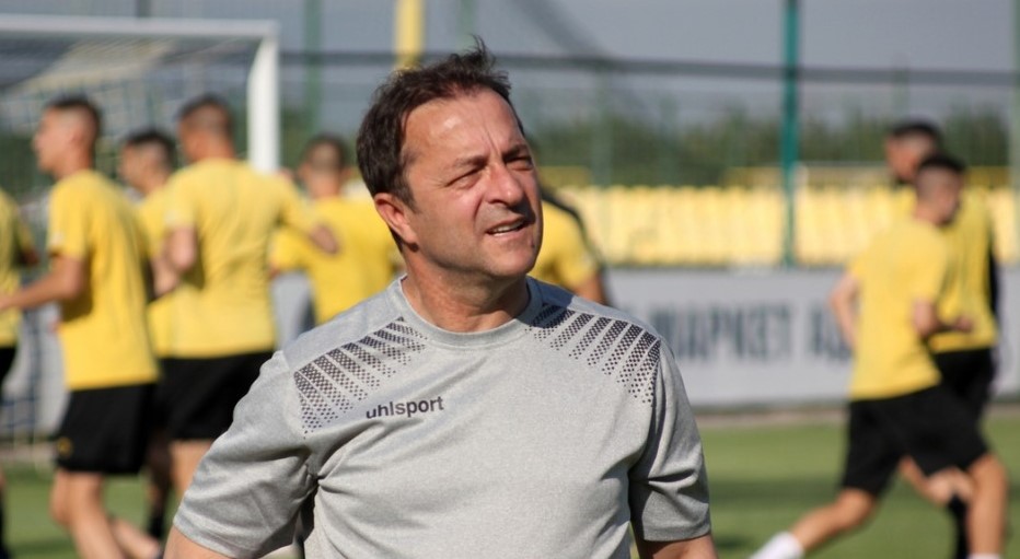 Ботев (Пд) си издейства още време по казуса с Желко Петрович