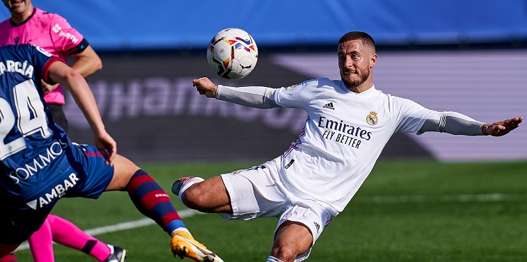 Реал отнесе Уеска и изкачи върха в Ла Лига