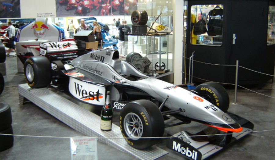 14 служители от McLaren под карантина