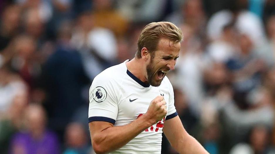 Гари Невил: Тотнъм има нужната огнева мощ за титлата в Англия