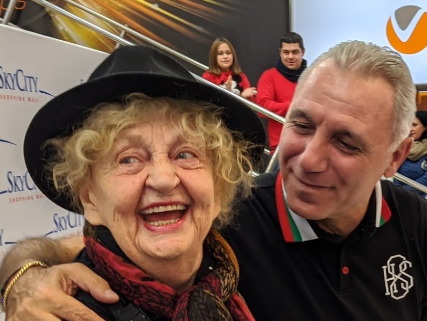 Христо Стоичков почете паметта на Татяна Лолова