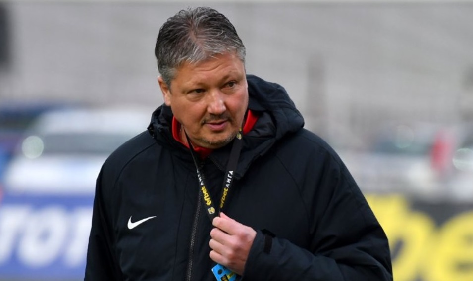 Любо Пенев: Закъсняхме за мача през първото полувреме