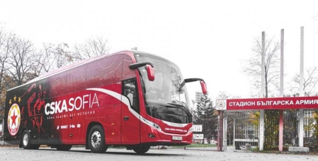 Новият автобус на ЦСКА “акостира” на “Армията” (ВИДЕО)