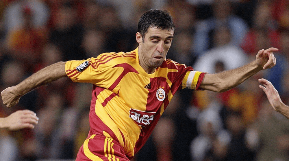 Турската футболна легенда Шукур стана таксиметров шофьор в UBER