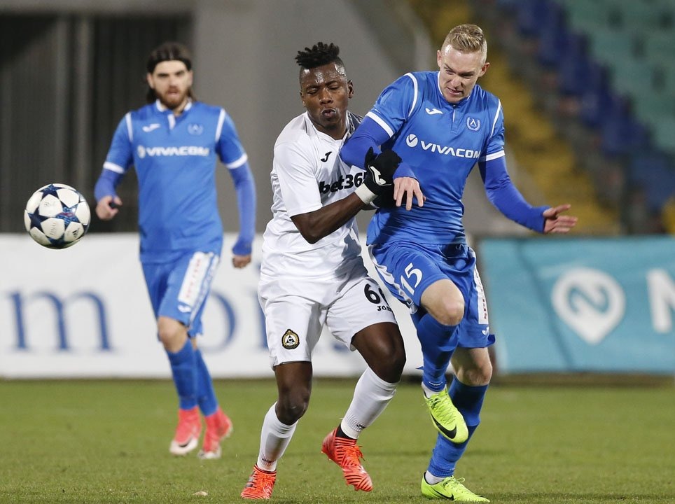 Клуб от “Премиър Лийг” с интерес към защитник на Левски