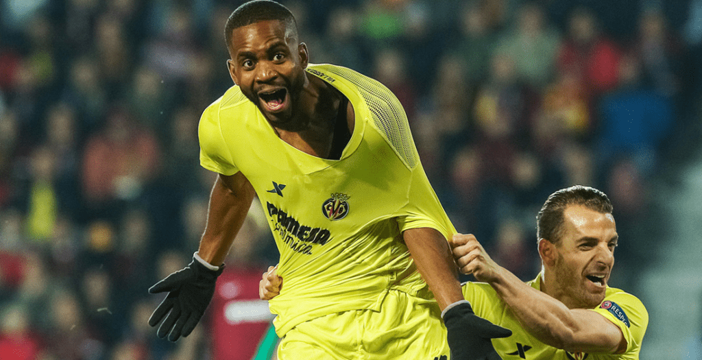 Барселона поля със студена вода Седрик Бакамбу, свали го от самолета