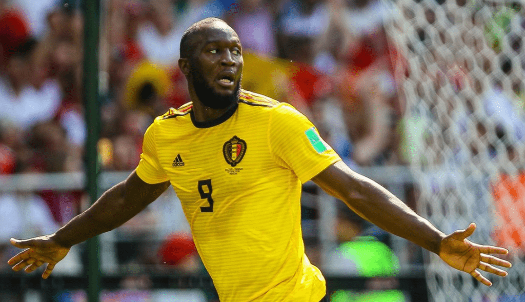 Лукаку публикува снимка на леглото си и го разбиха от подигравки