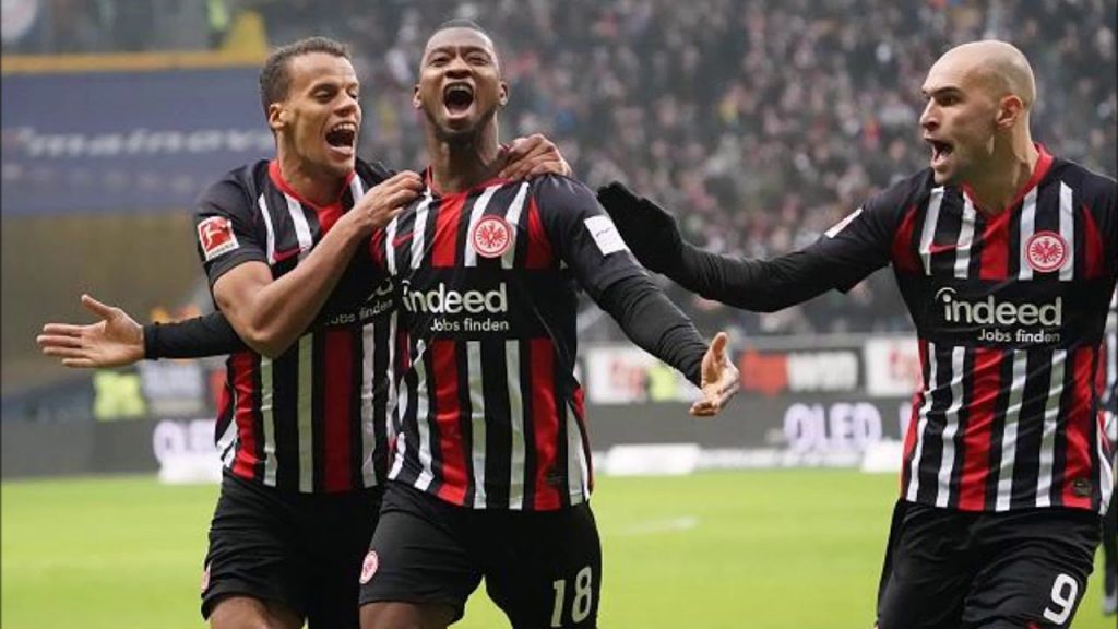 Айнтрахт удари лидера в Бундеслигата, Херта изненада Волфсбург като гост