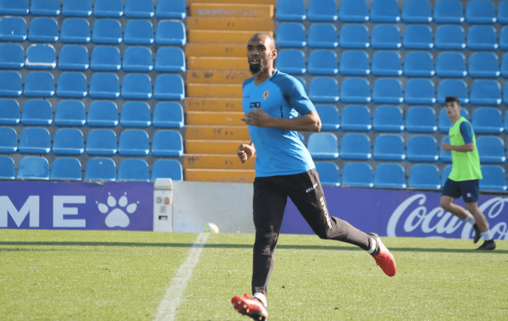 Не е за вярване: Футболист заигра едновременно в два различни отбора