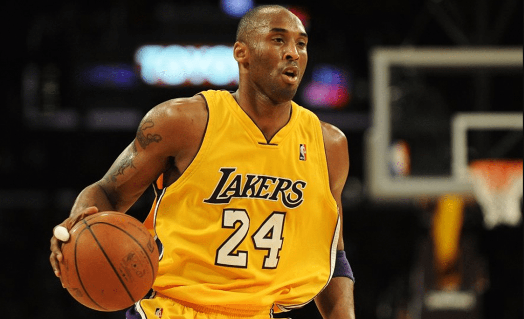 Светът скърби за легендарния баскетболист Коби Брайънт