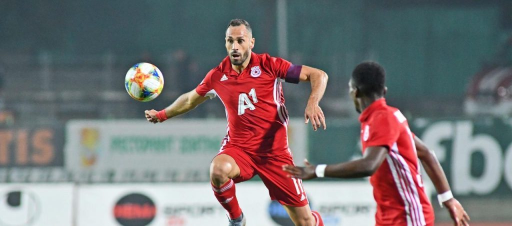 Безумен червен картон за Петър Занев след края на дербито