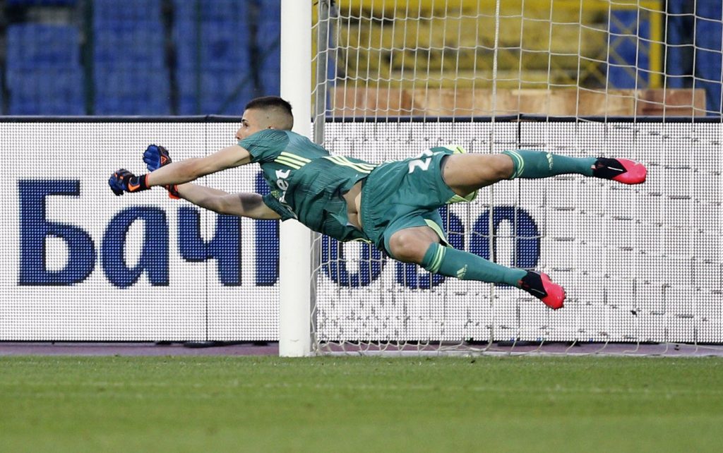 Дебютант застава на вратата ни довечера, Десподов готов за игра