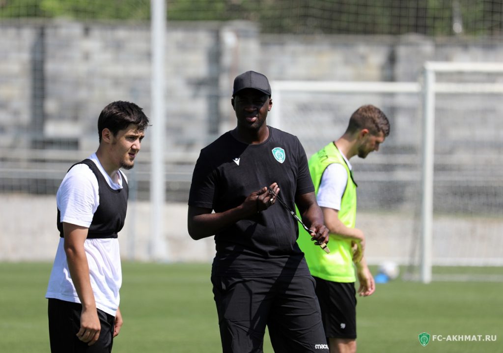 Яя Туре би искал да работи за Барселона