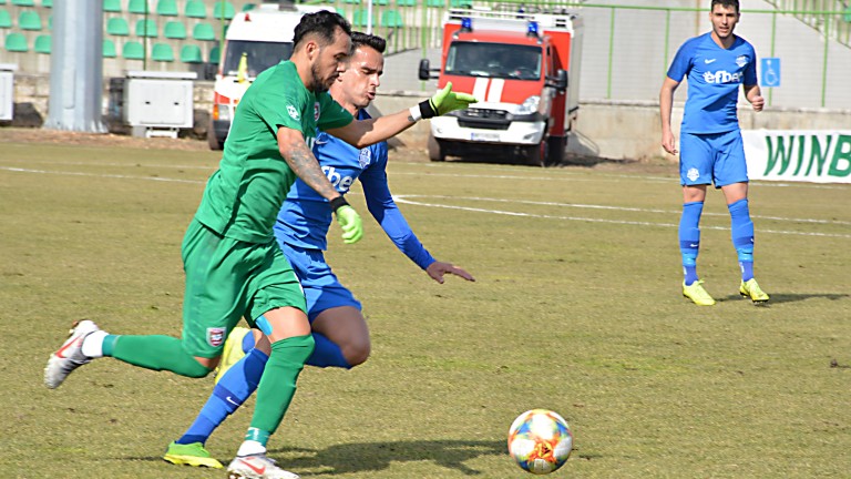 Стартовите състави на Ботев Враца и Арда