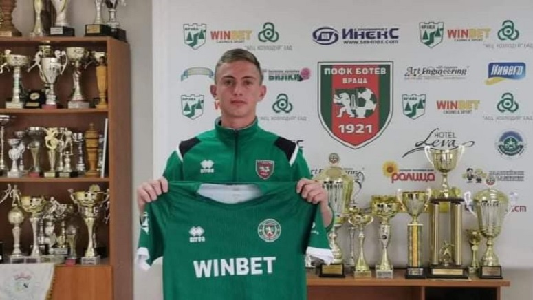 Талантлив халф на Ботев Враца подписа договор с първия тим