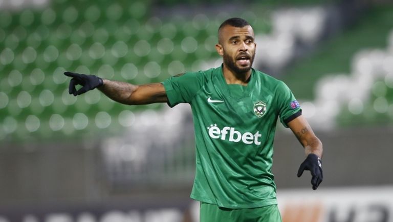 Лудогорец опитва да вдигне Сантана за първия мач с Шахтьор