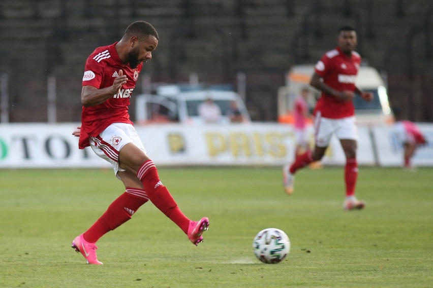 Съдийска бригада от Литва на първия мач на ЦСКА с Осиек