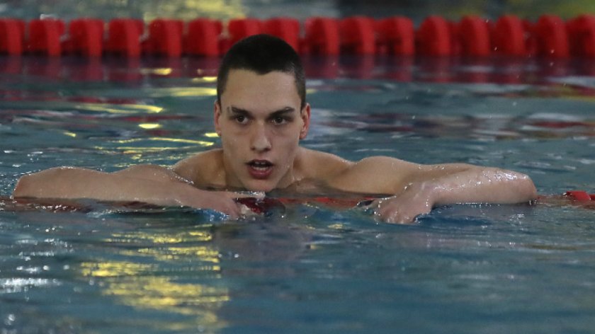 Калоян Левтеров грабна бронз на 200 метра гръб