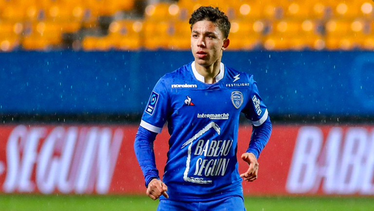 Филип Кръстев се появи в игра при успех на Троа