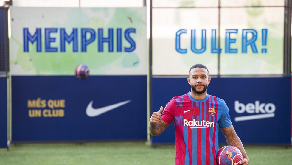 Барселона представи официално Мемфис Депай