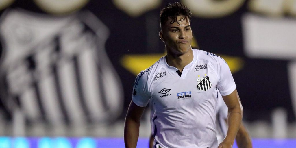 Ювентус се опитва да отмъкне цел на Милан под носа им