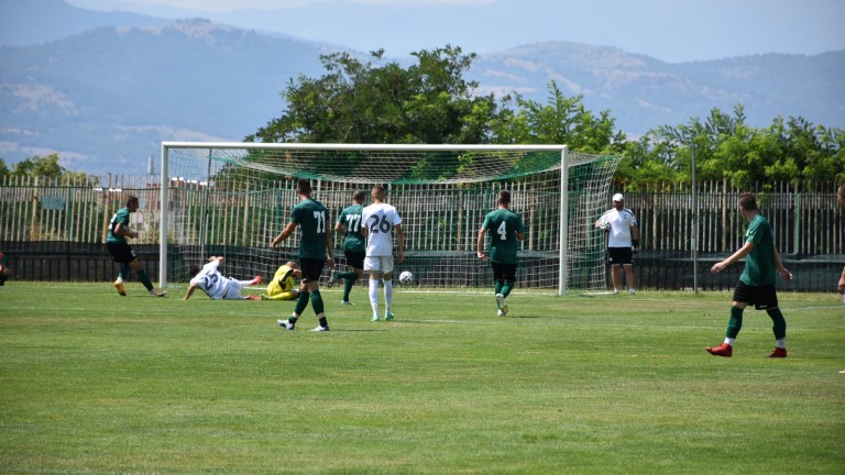 Пирин разгроми Нефтохимик, Гощелиани блесна с 3 гола (ВИДЕО)