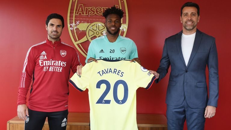 Арсенал представи Нуно Тавареш
