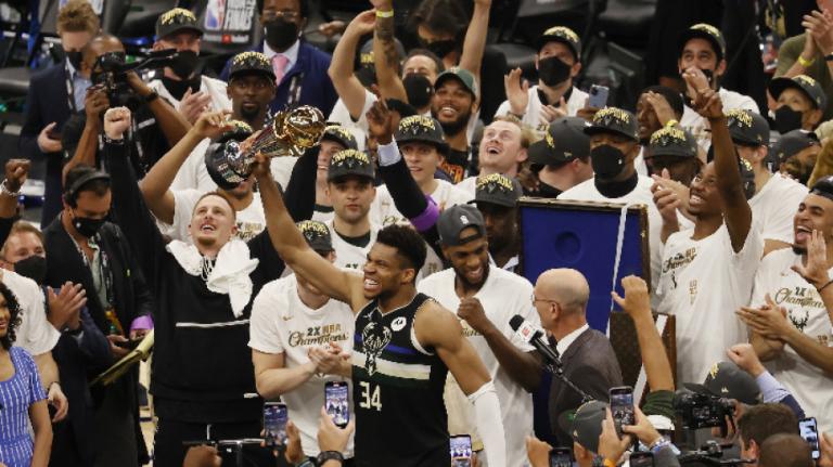 Милуоки е новият шампион в НБА след нова лекция на Атетокунбо