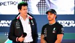 Шефът на Мерцедес: Люис очевидно се чувства добре с Валтери.