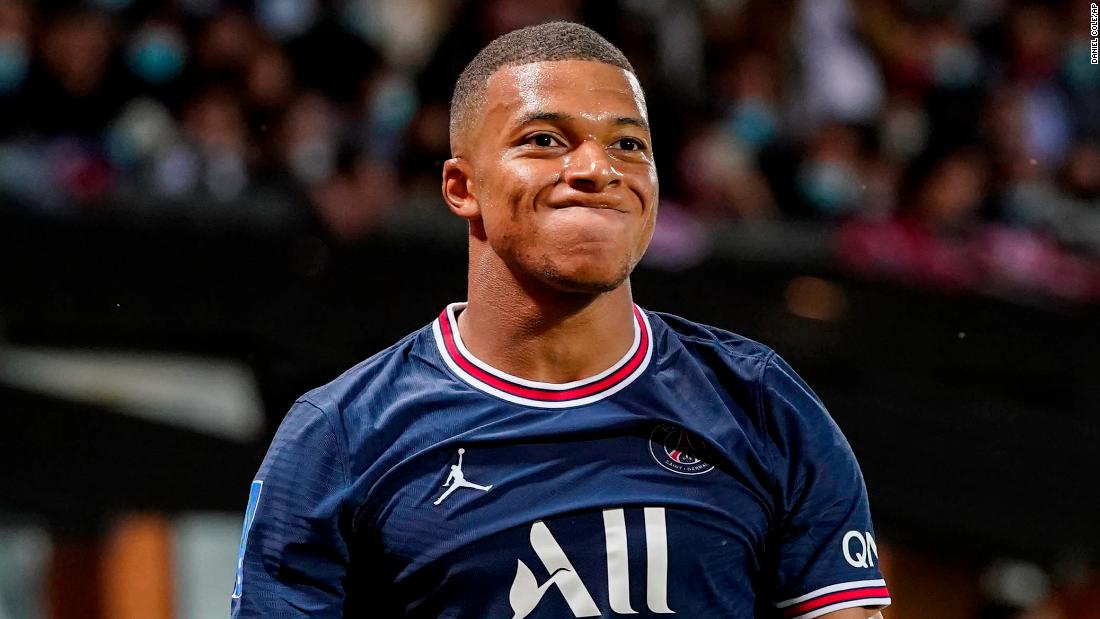 Решено е! Мбапе ще играе в ПСЖ и през този сезон width=