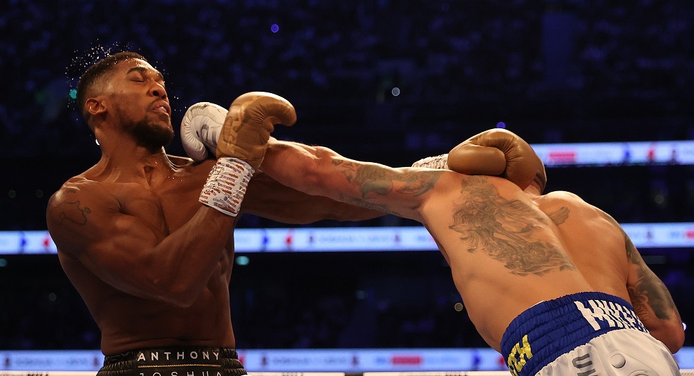 Александър Усик детронира Джошуа в магическа нощ в Лондон