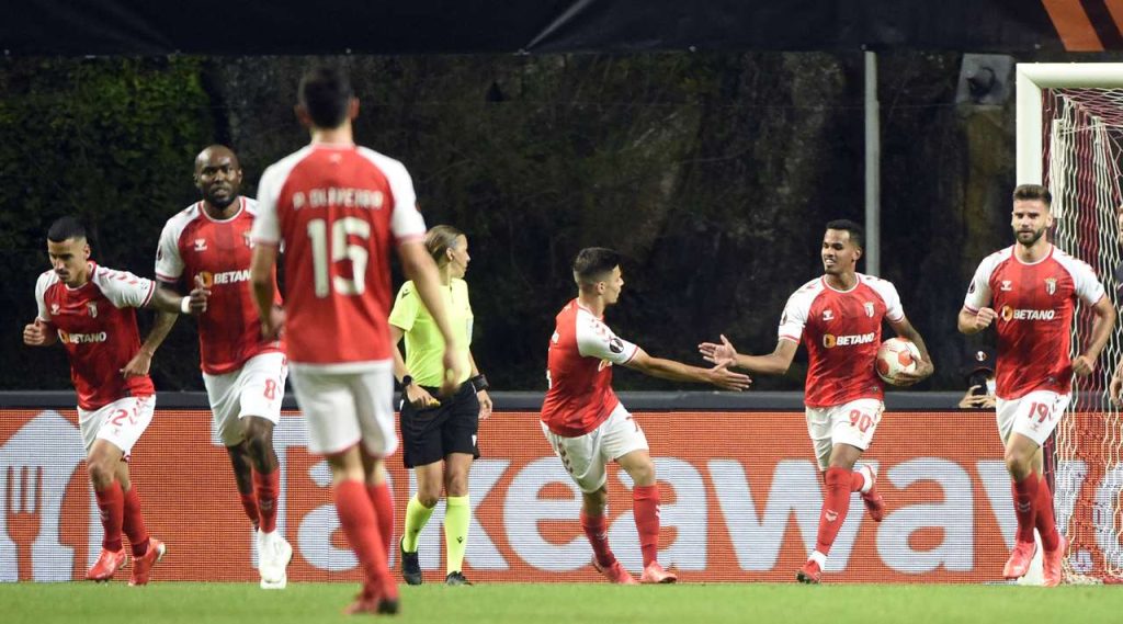 Брага с пълен обрат над Мидтиланд след три дузпи и червен картон