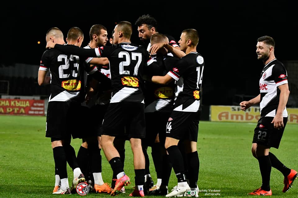 Локо (Г. Оряховица) повали Ботев, очаква дуел с Лудогорeц