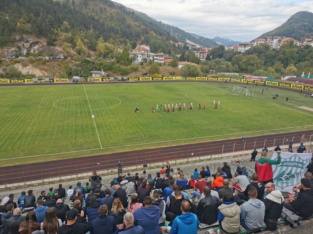 Родопа Смолян зарадва привържениците си, пусна свободен вход
