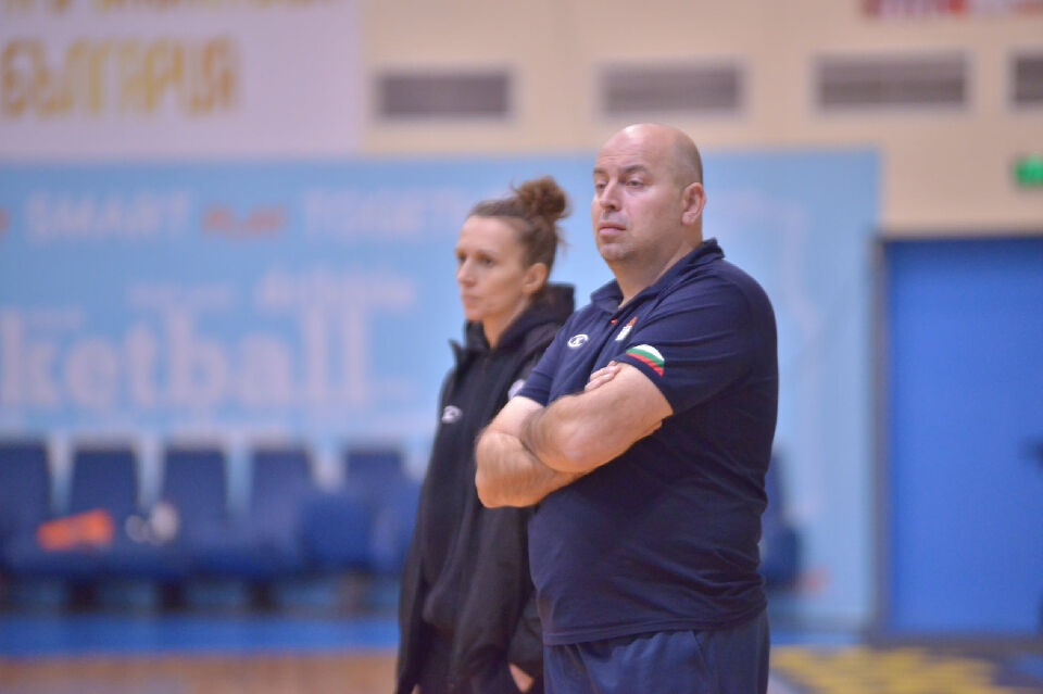 Стефан Михайлов остава треньор на женския национален отбор