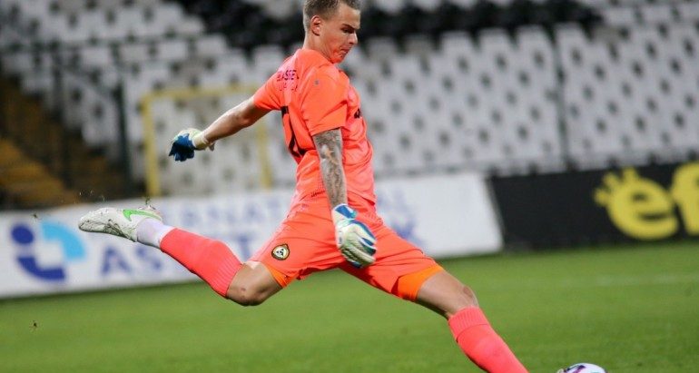 Титулярният вратар на Славия претърпя успешна операция