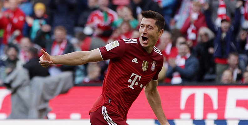 Байерн с голово шоу срещу Хофенхайм, Дортмунд разби Арминия