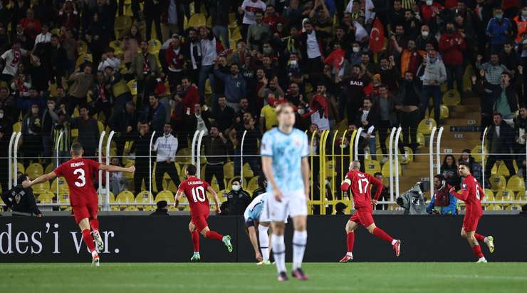 Турция и Норвегия със самоубийствено реми в Истанбул