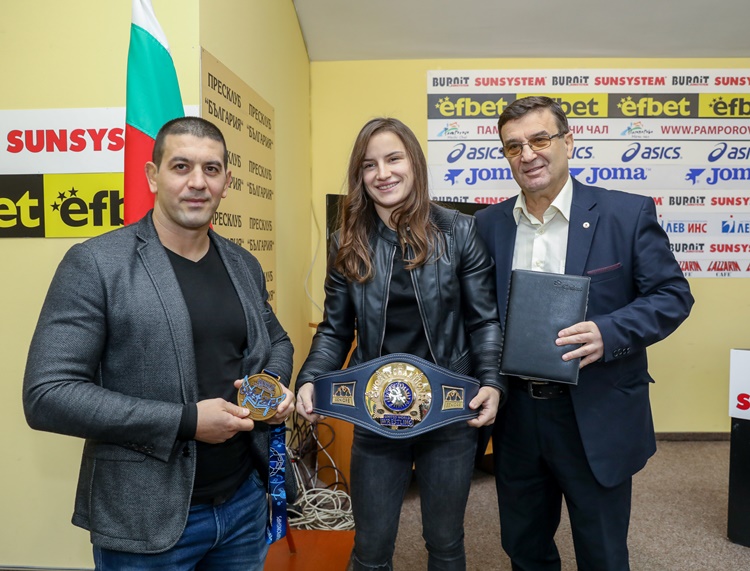 Дудова вярва, че титлата и ще запали повече деца за борбата width=