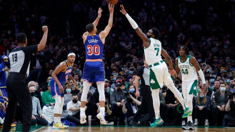 Къри отново поведе Голдън Стейт и победи Селтикс