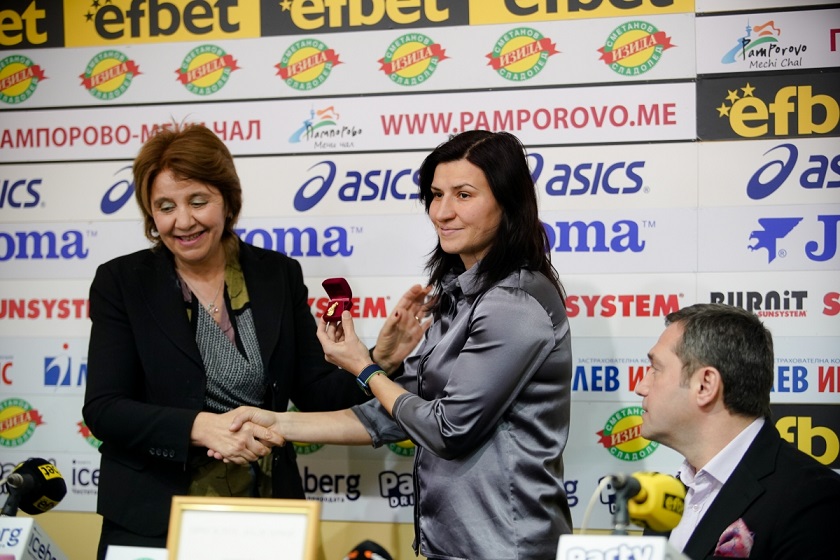 Стойка Кръстева получи наградата “Златна ръкавица”