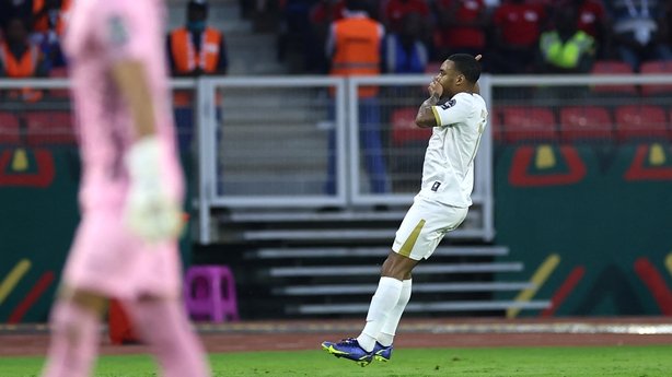 Бивш футболист на Левски донесе точката на Кабо Верде (ВИДЕО)